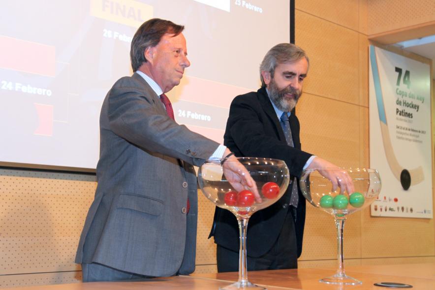 Presentación 74ª Copa del Rey de Hockey Patines - El alcalde en el sorteo.