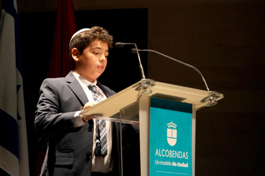 En Recuerdo del Holocausto - Discurso de un joven judío.