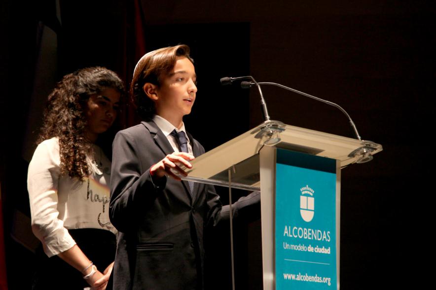 En Recuerdo del Holocausto - Discurso de un joven judío.