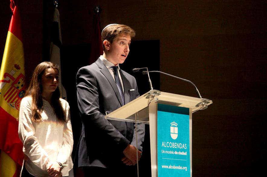 En Recuerdo del Holocausto - Discurso de un joven judío.