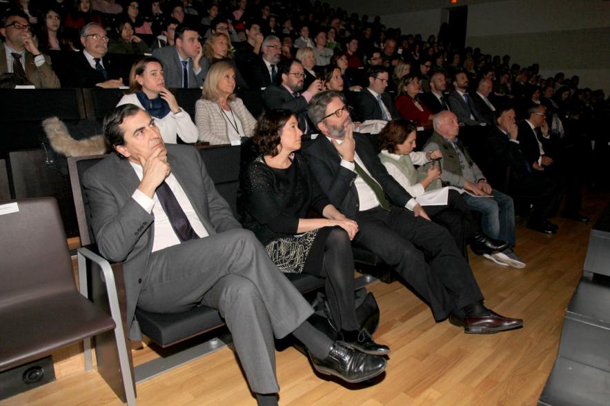 En Recuerdo del Holocausto - Imagen de la primera fila de las autoridades.