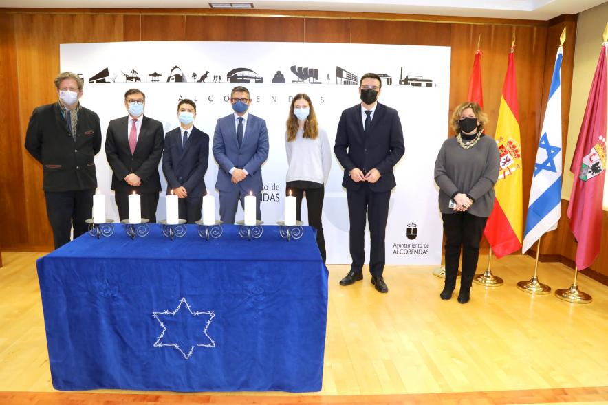 Homenaje a las Víctimas del Holocausto - Imagen de las autoridades reunidas para homenajear a las Víctimas del Holocausto Judío.