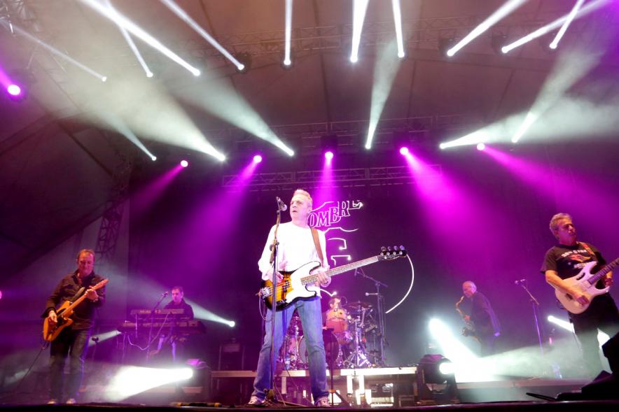 Cantante durante la actuación