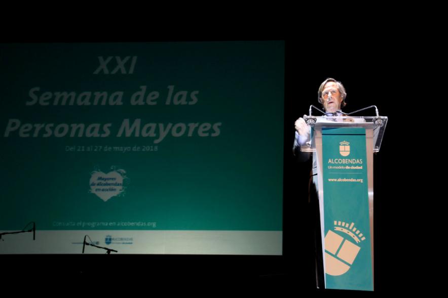 Semana del Mayor 2018 - Homenaje a Mayores en el TACA - Plano central del discurso del alcalde.
