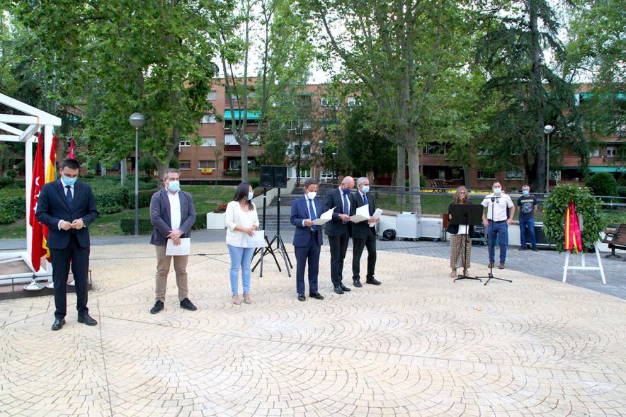 Autoridades, Miguel Angel Arranz, Ángel Sanchez, Cristina Martínez, Ignacio Vinuesa, Ramon Cubian y Fernando Montenegro. Homenaje a Miguel Ángel Blanco en Parque Víctimas del Terrorismo -2020