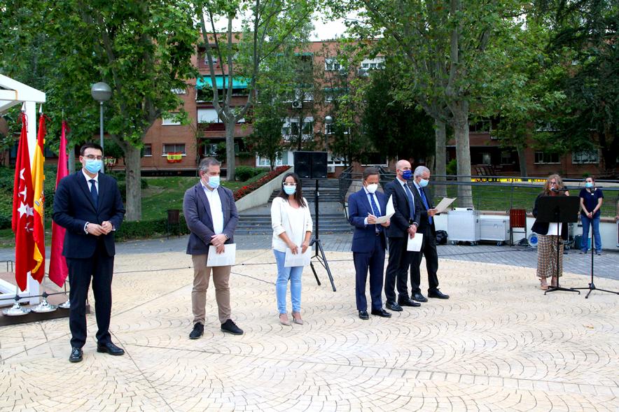 Autoridades, Miguel Angel Arranz, Angel Sanchez, Cristina Martínez, Ignacio Vinuesa, Ramon Cubian y Fernando Montenegro. Homenaje a Miguel Ángel Blanco en Parque Víctimas del Terrorismo - 2020