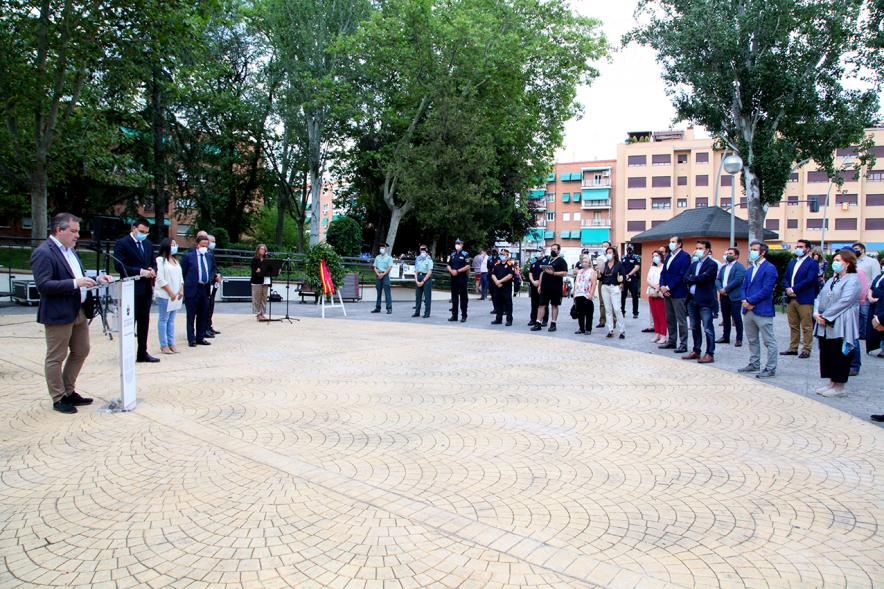 Autoridades y participantes. Homenaje a Miguel Ángel Blanco en Parque Víctimas del Terrorismo -2020