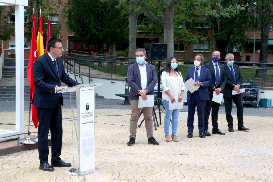 Autoridades, Miguel Angel Arranz, Ángel Sanchez, Cristina Martínez, Ignacio Vinuesa, Ramon Cubian y Fernando Montenegro. Homenaje a Miguel Ángel Blanco en Parque Víctimas del Terrorismo -2020