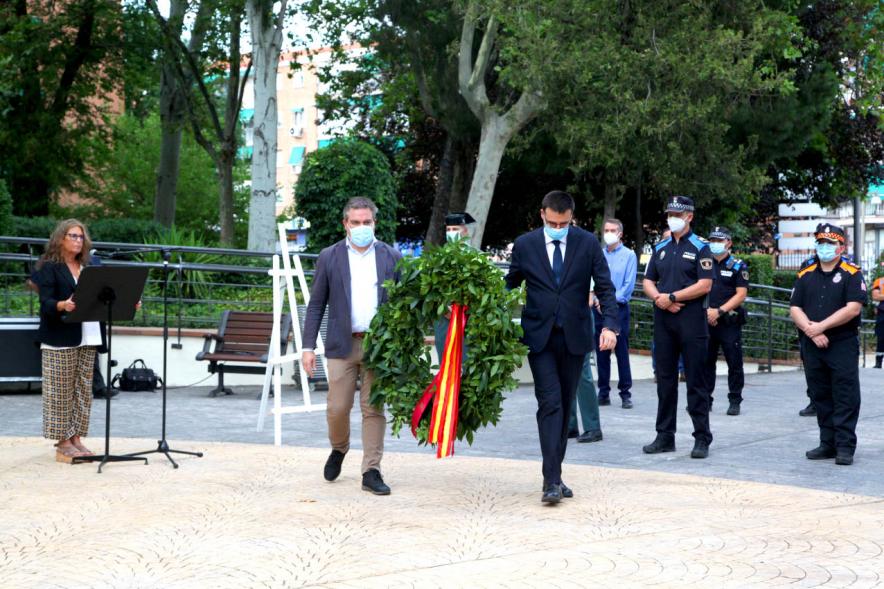 Ofrenda de corona. Homenaje a Miguel Ángel Blanco en Parque Víctimas del Terrorismo - 2020