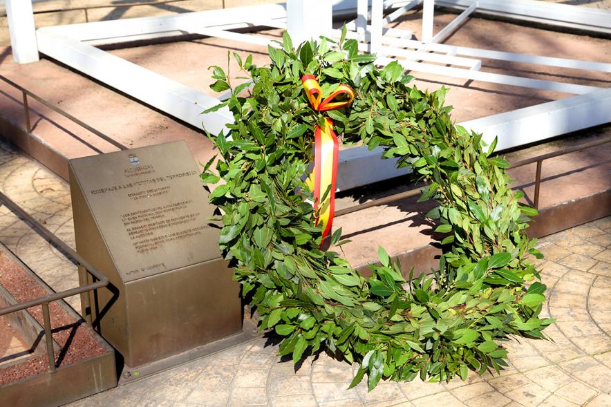 Homenaje XVº Aniversario 11-M - Imagen del lugar donde ha sido depositada la corona de laurel en recuerdo a las víctimas. 