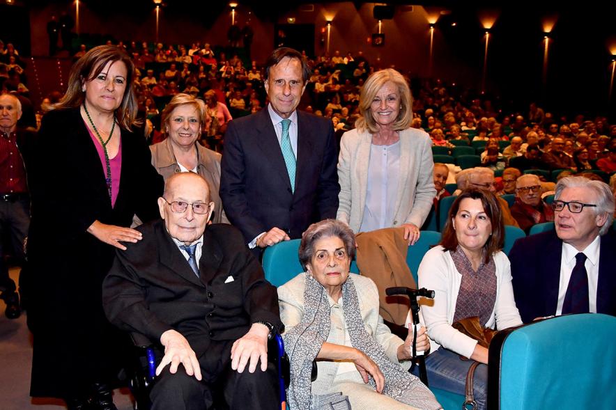 Alcalde Ignacio de Vinuesa, concejal Mónica Sánchez, autoridades y participantes. Semana del Mayor 2019 - Homenaje a Nuestros Mayores 