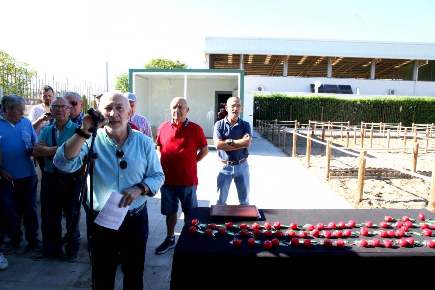 Entrega Llaves Huertos Urbanos Parque de Extremadura - Imagen de un momento de la ceremonia de entrega de las llaves de los huertos.