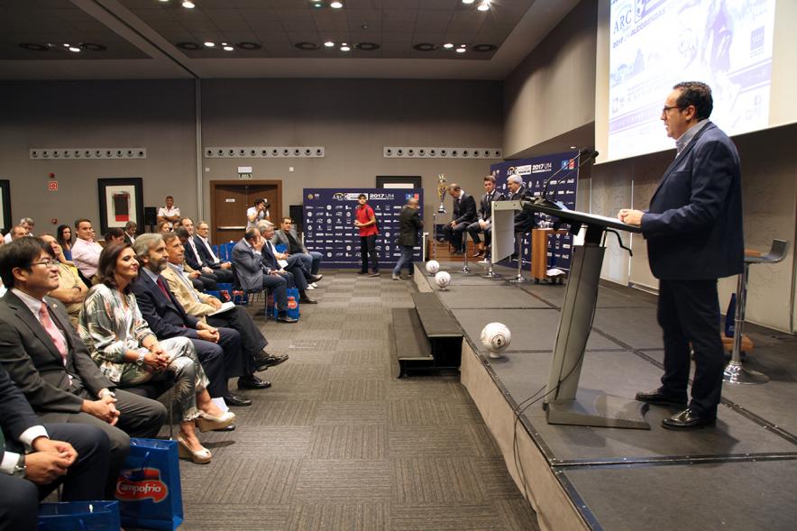 Ponente durante la presentación