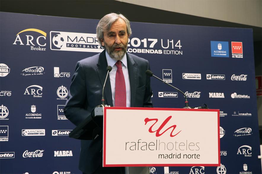Ponente durante al acto