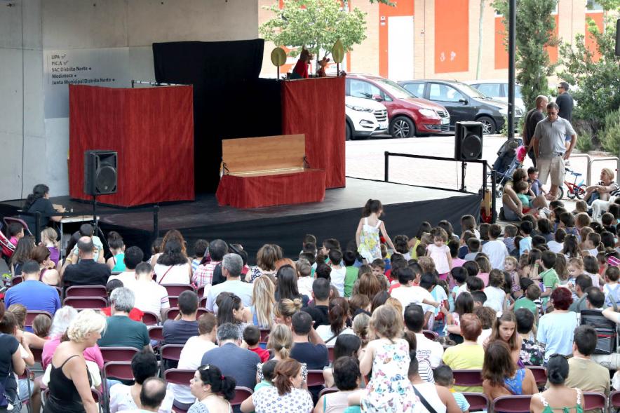 Vista general de los asistentes al evento