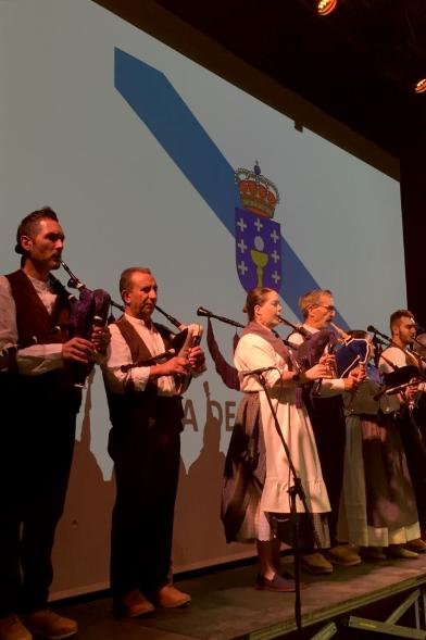 Día de Galicia 2018 - Imagen lateral del grupo de gaitas.