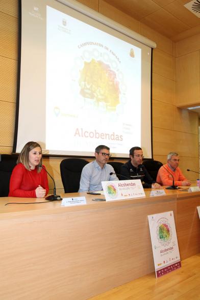 Alcalde Rafael Sánchez, concejal y autoridades en la Presentación Campeonato de España de Duatlón - 2020