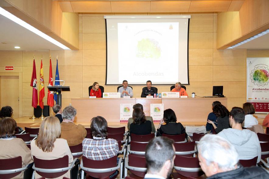 Alcalde Rafael Sánchez, concejales, autoridades  y participantes en la Presentación Campeonato de España de Duatlón - 2020
