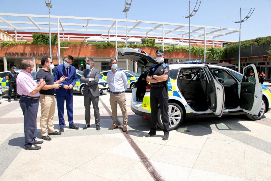 Alcalde y Autoridades en la Presentación de los nuevos vehículos. 