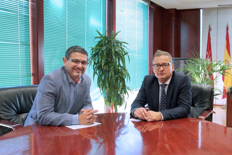 Alcalde y Embajador durante la reunión