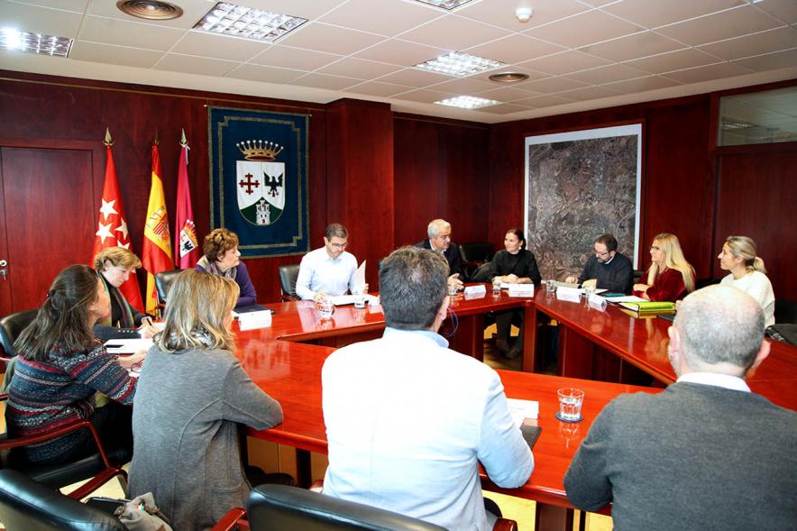 Representantes de cada una de las partes en la firma del acuerdo