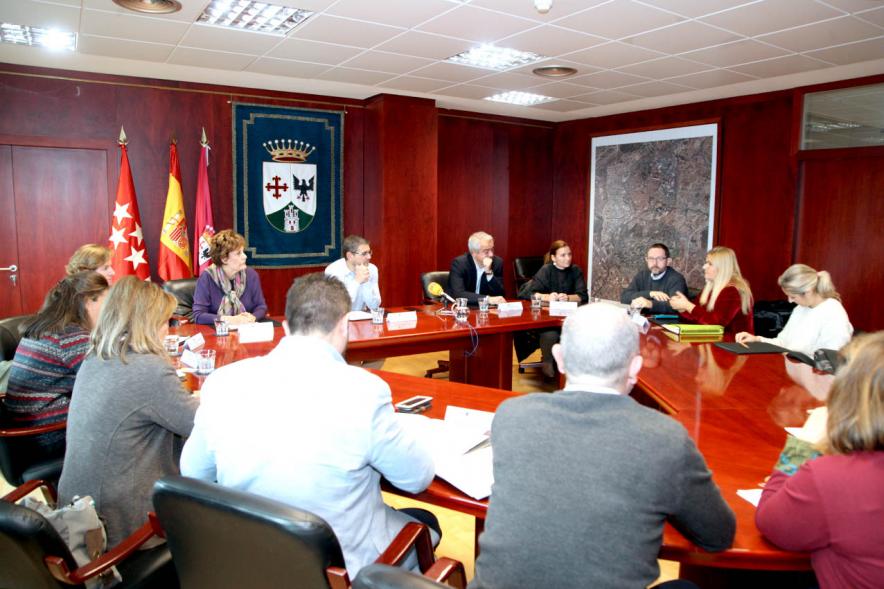 Representantes de cada una de las partes en la firma del acuerdo