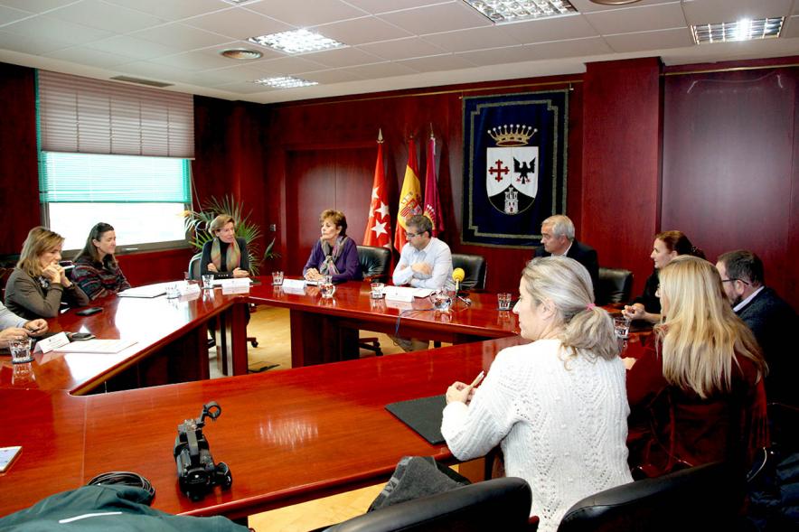 Representantes de cada una de las partes en la firma del acuerdo