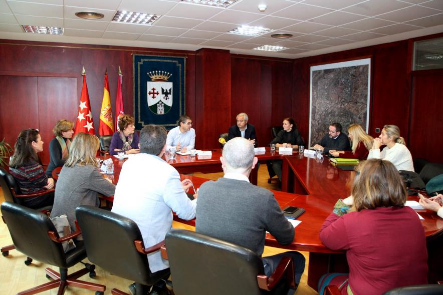 Representantes de cada una de las partes en la firma del acuerdo