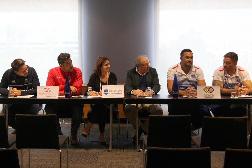 Rueda de Prensa Presentación Partido de Rugby España - Samoa - Imagen de la mesa de presentación del partido, donde se encuentran autoridades y capitanes de ambas selecciones.