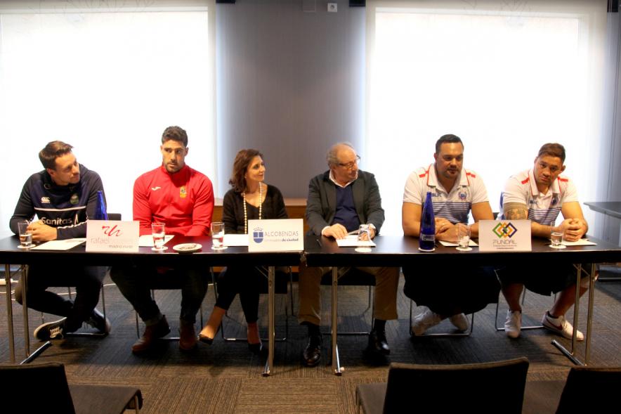 Rueda de Prensa Presentación Partido de Rugby España - Samoa - Imagen de la mesa de presentación del partido, donde se encuentran autoridades y capitanes de ambas selecciones.