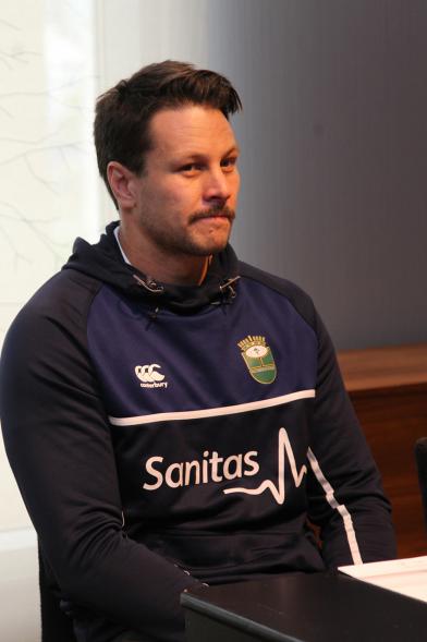 Rueda de Prensa Presentación Partido de Rugby España - Samoa - Imagen de uno de los jugadores de la selección española de rugby asistente a la presentación del partido.