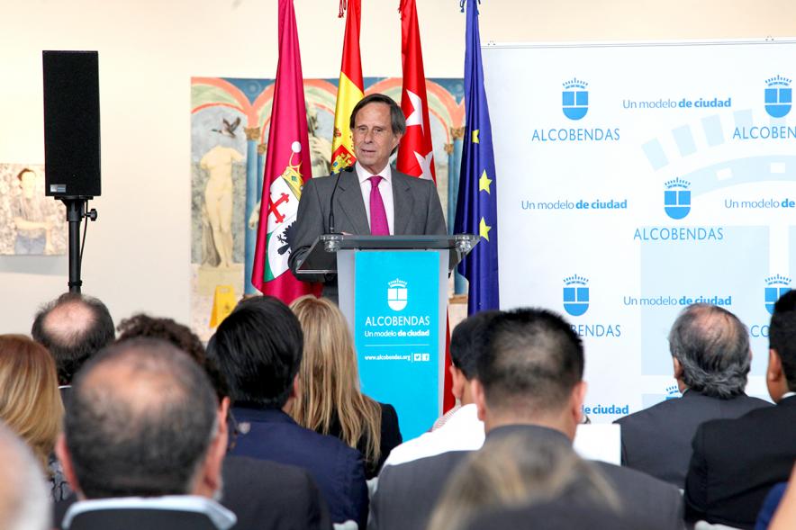 Alcalde García De Vinuesa durante discurso