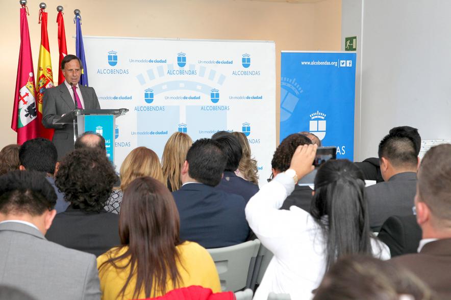 Alcalde García De Vinuesa durante discurso
