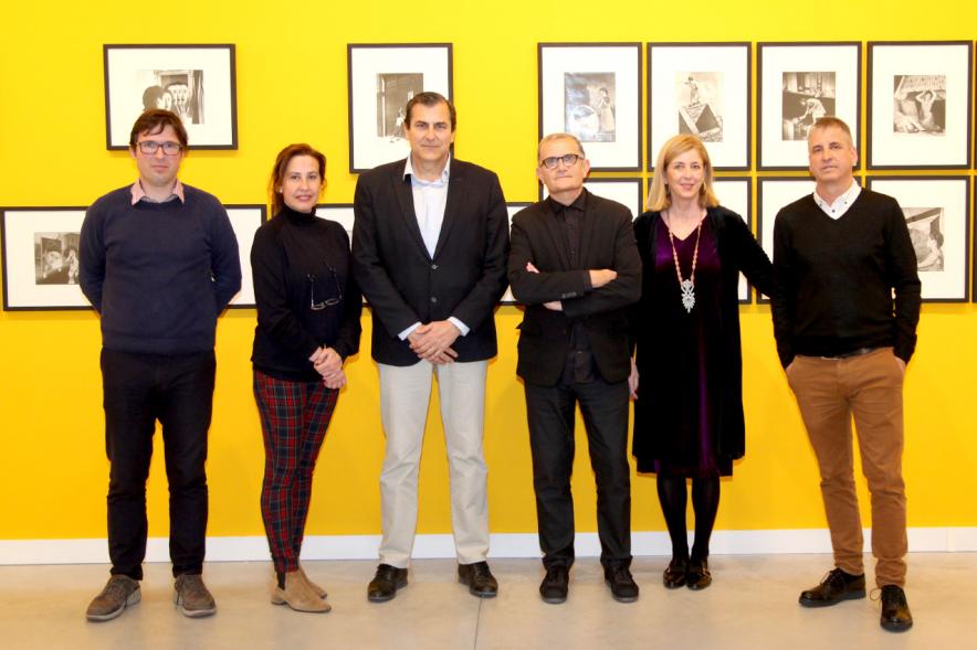 Inauguración Exposición Colección IVAM "Escribir con Luz" - Imagen del alcalde García de Vinuesa junto a otras autoridades; entre ellas cabe destacar a Joan Ramón Escrivá, el comisario de dicha exposición.