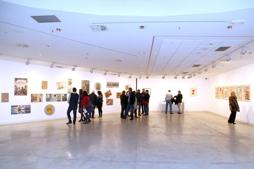 Inauguración Exposición Colección IVAM "Escribir con Luz" -  Imagen vista panorámica del público asistente a la exposición.