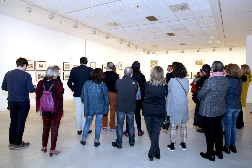 Inauguración Exposición Colección IVAM "Escribir con Luz" - Imagen vista panorámica del público asistente a la exposición.