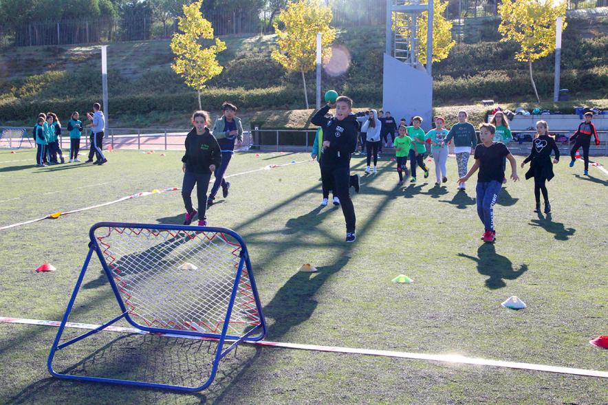 IX Encuentros Lúdico-Deportivos por la Igualdad - Imagen de varios niños en un momento de un juego.
