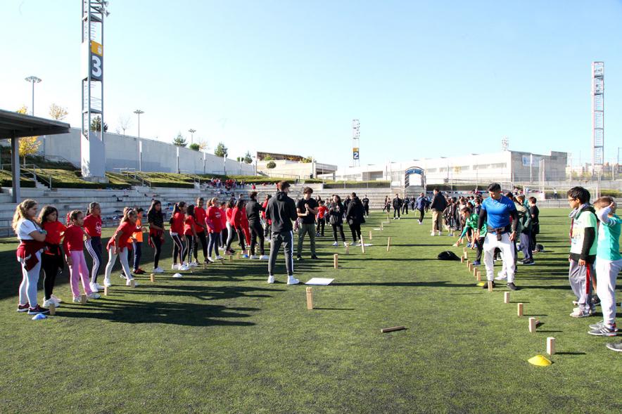 IX Encuentros Lúdico-Deportivos por la Igualdad - Imagen panorámica de los niños participantes.
