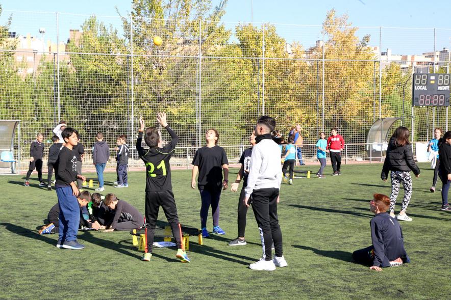 IX Encuentros Lúdico-Deportivos por la Igualdad - Imagen de varios niños en un momento de un juego.