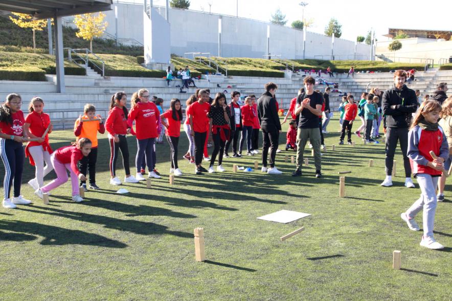 IX Encuentros Lúdico-Deportivos por la Igualdad - Imagen de varios niños en un momento de un juego.