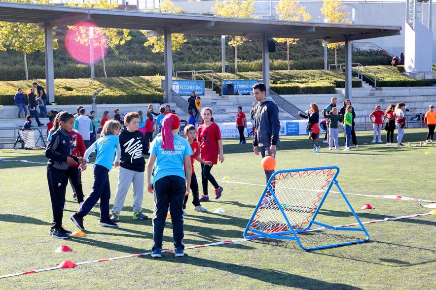 IX Encuentros Lúdico-Deportivos por la Igualdad - Imagen de varios niños en un momento de un juego.