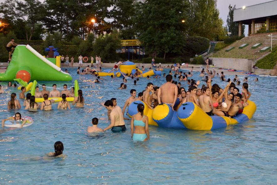 Ambiente en la piscina
