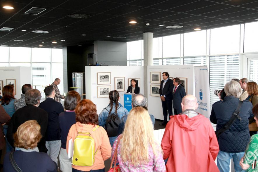 Inauguración Exposición "Cazando Imágenes con Miguel Delibes" -  Autoridades y el público.