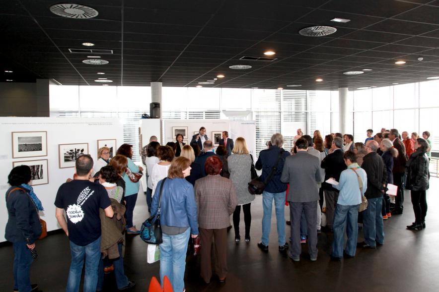 Inauguración Exposición "Cazando Imágenes con Miguel Delibes" -  Panorámica grupal.