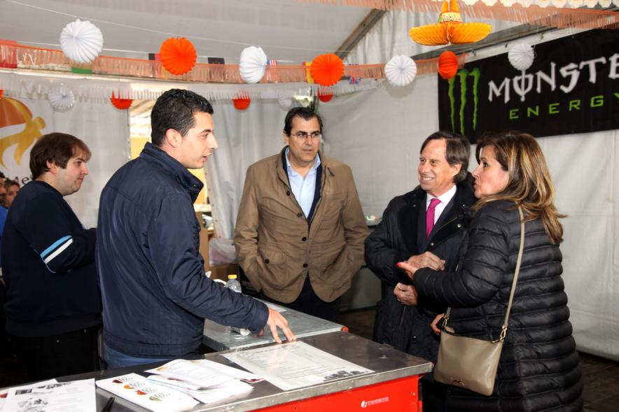 Delegación municipal durante la visita