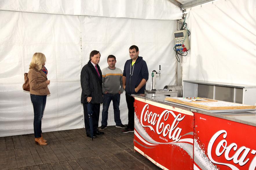 Alcalde Hablando con asistentes