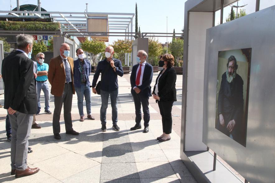 Autoridades. Inauguración Exposición "50 Fotos con Historia" -2020