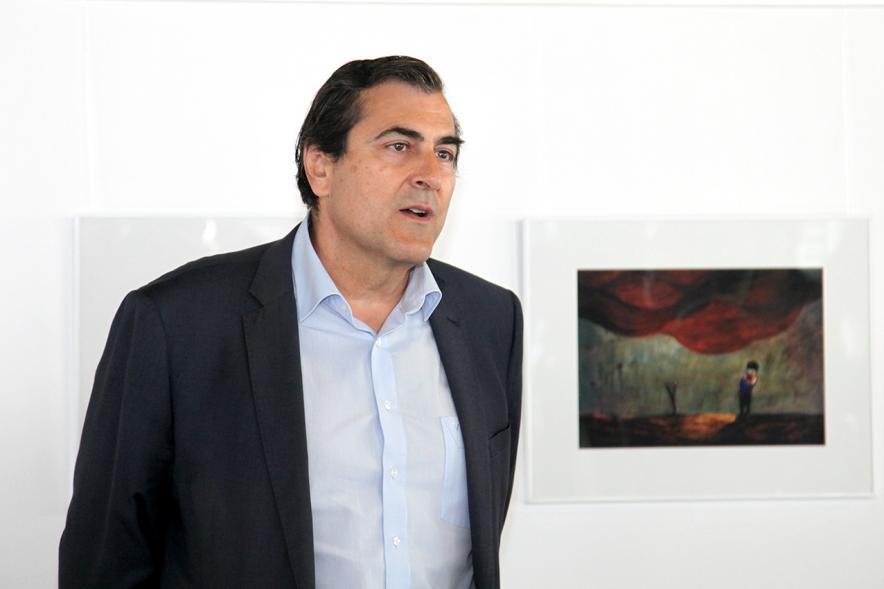 Inauguración Exposición Patria Común - Delibes Ilustrado - Imagen primer plano del concejal de cultura Fernando Martínez.