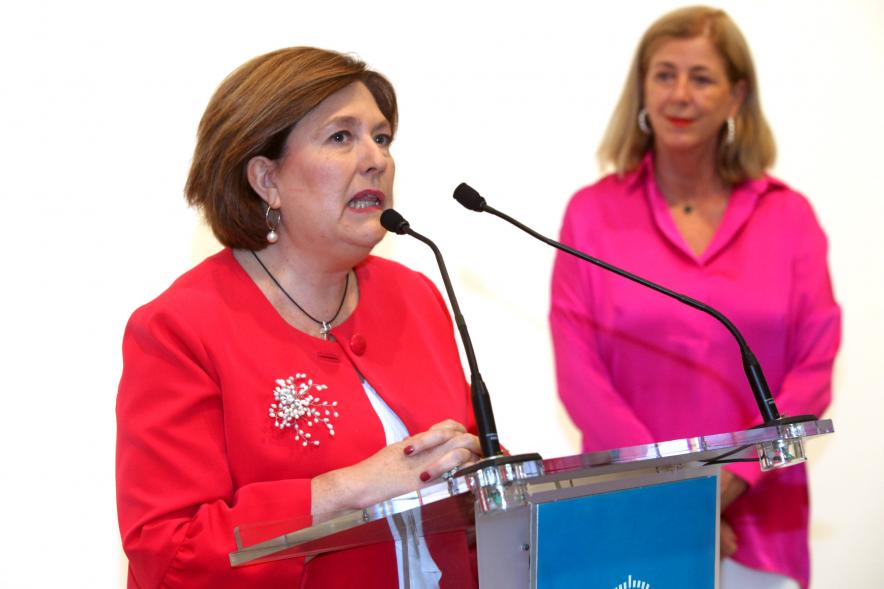Inauguración de las Exposiciones "El camino Indicado" de Eduardo Barco y "Cocodrilos en la Pista - Estudio para una pieza Camp" de Miki Leal -Primer plano de Rosario Tamayo durante su discurso.