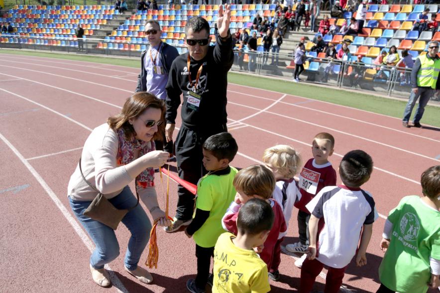 Torneo de Atletismo Intercentros de Alcobendas -  Los niños preparándose.